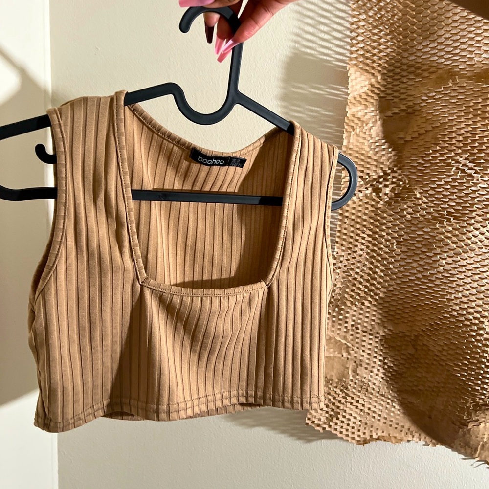 Definitely a top you can wear to show underboob if you choose.